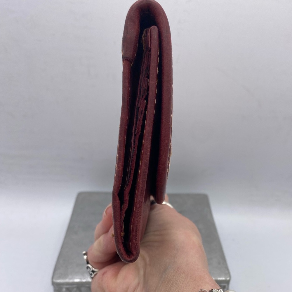 Vintage Burgundy Leather Tri Fold Wallet /Clutch With Embroidered Design On Flap - Picture 8 of 10